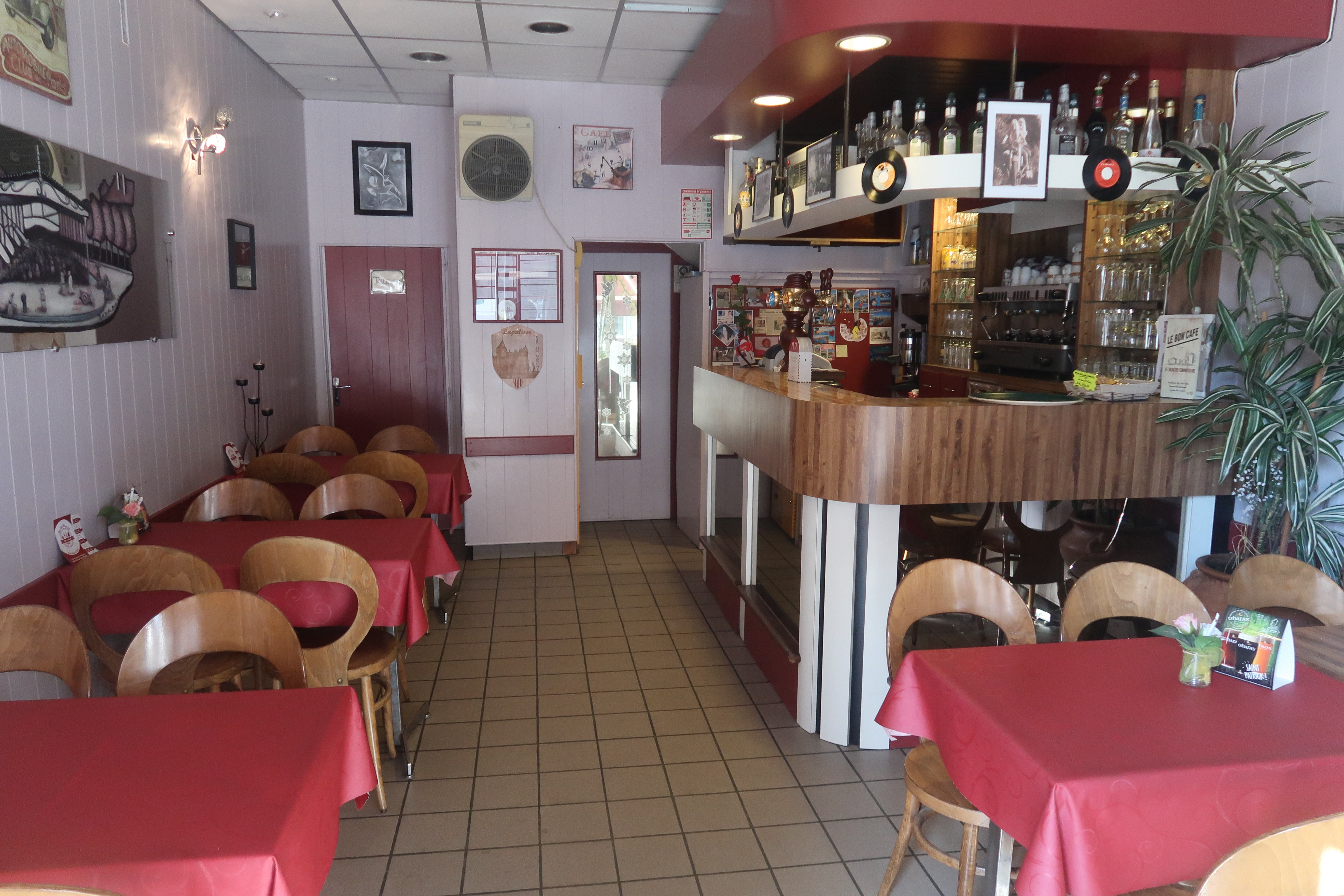 Bar-snack place du marche lapalisse